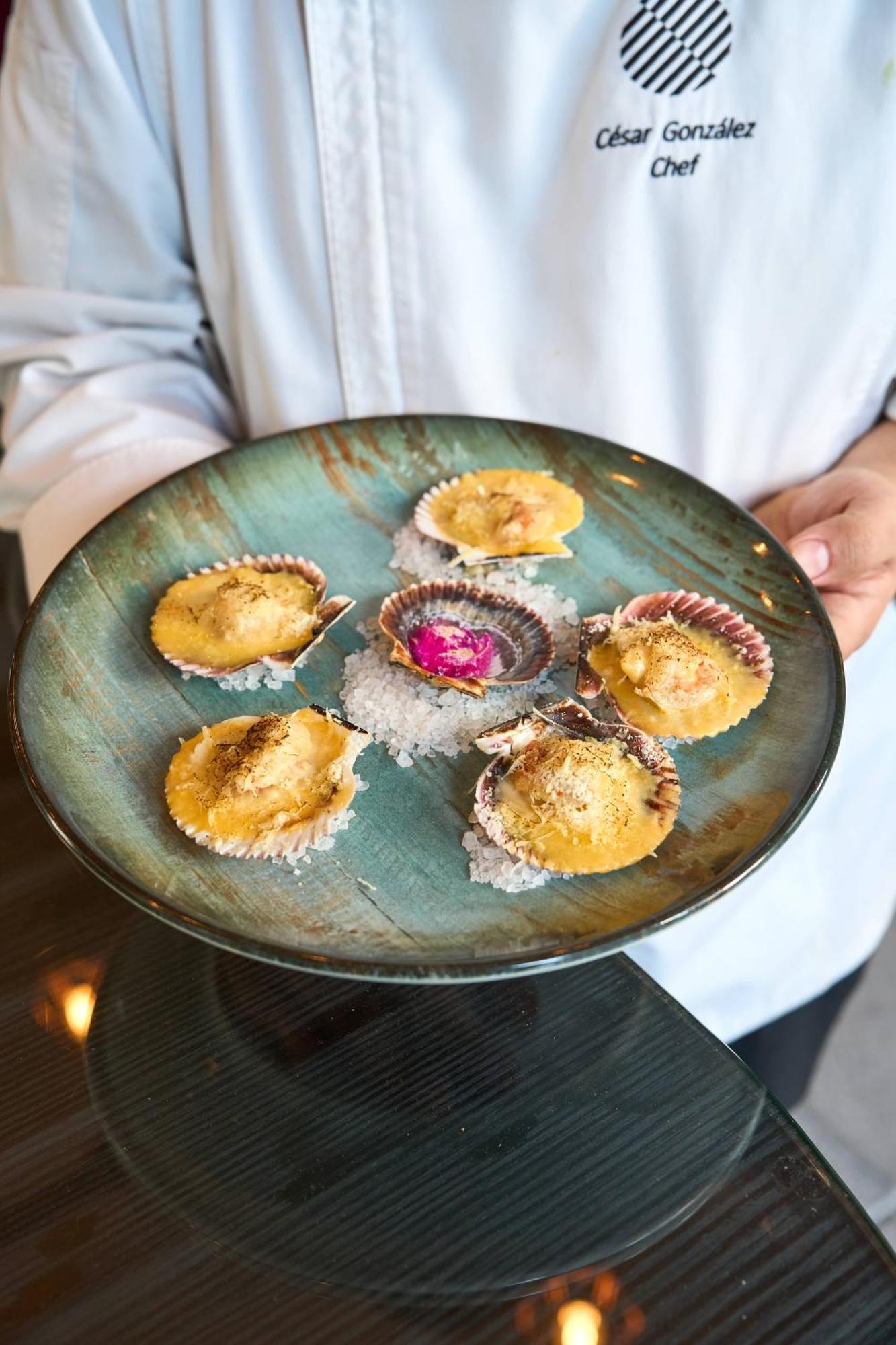 Pullman Santiago Vitacura Exterior foto A plate of cooked scallops