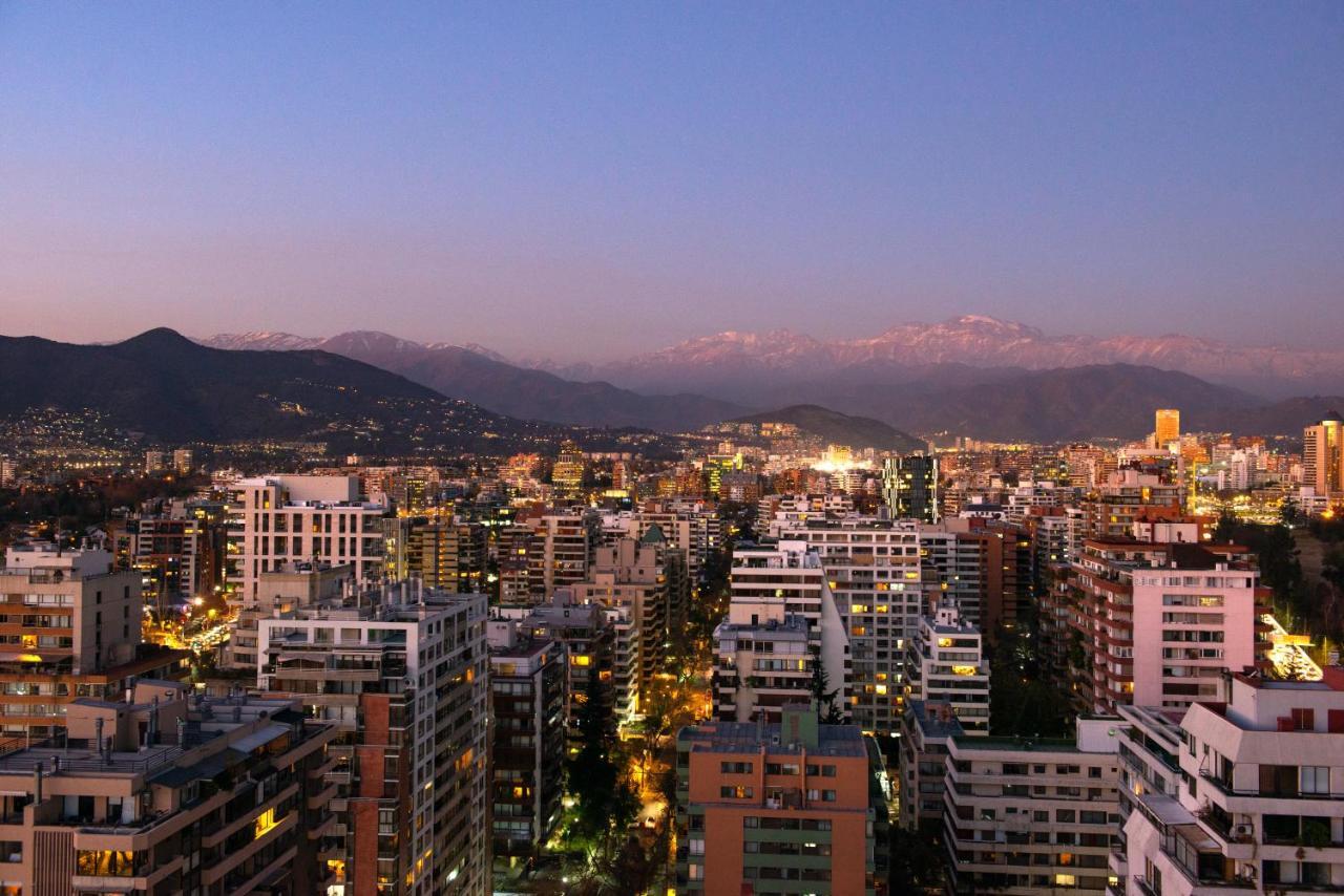Pullman Santiago Vitacura Exterior foto Santiago skyline